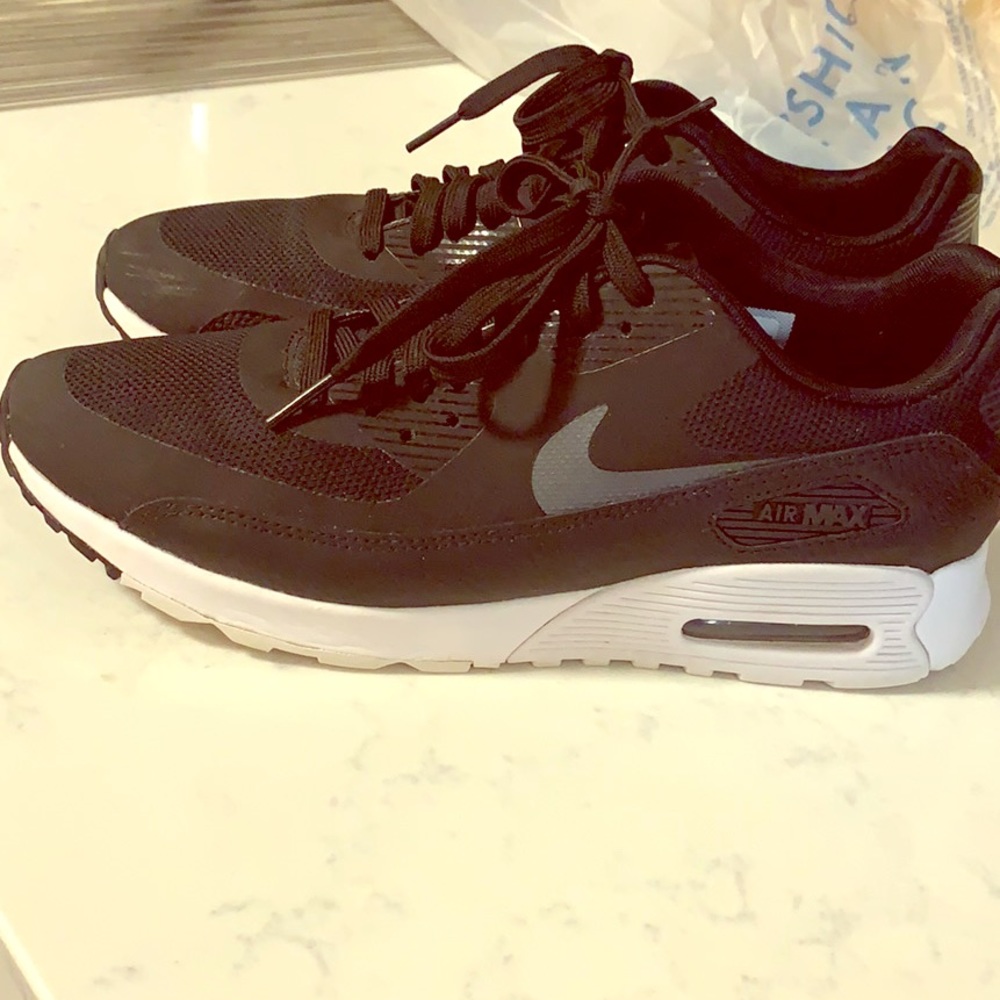 NIKE AIR MAX